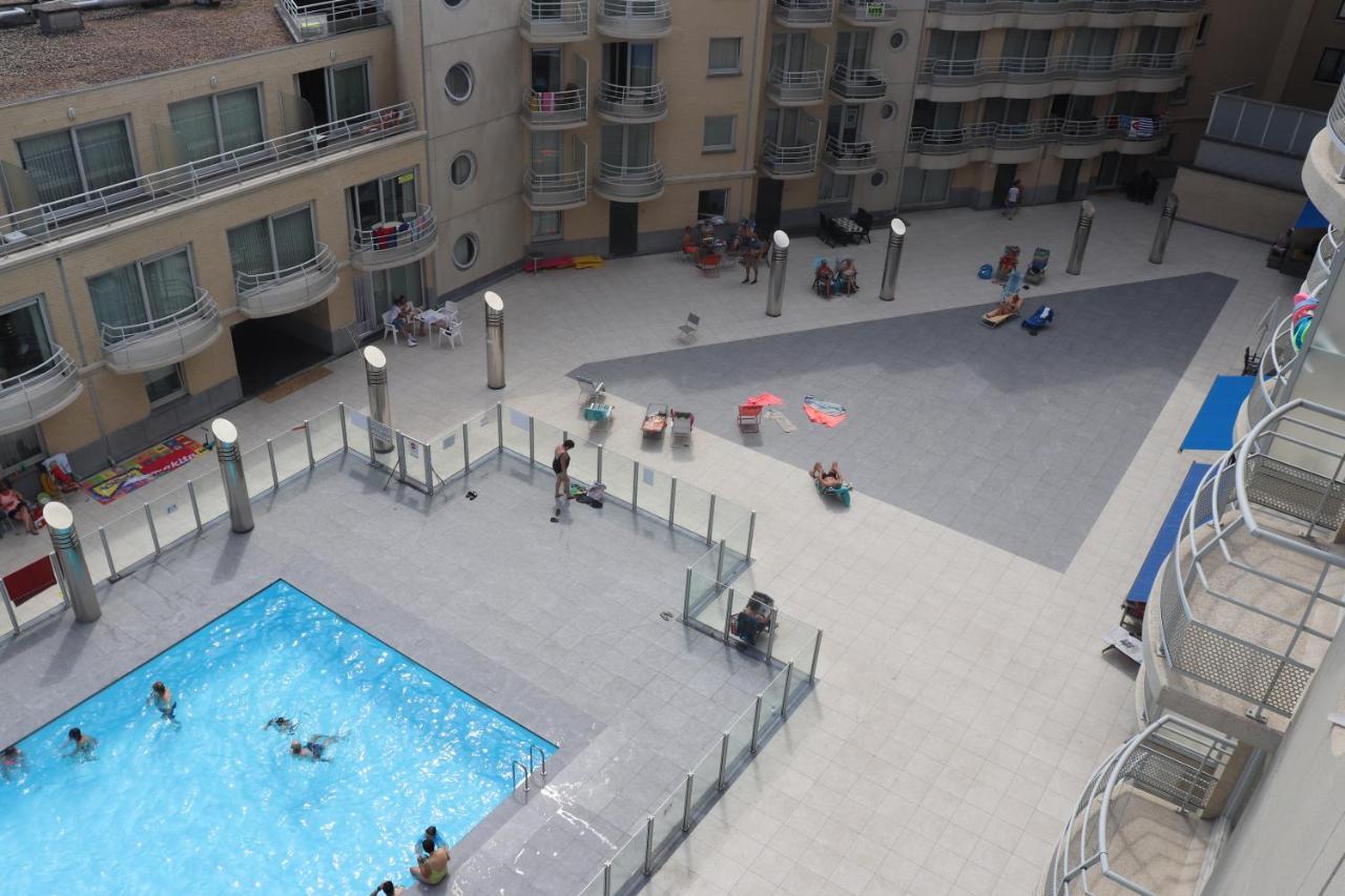 Appartement Met Zeezicht En Verwarmd Zwembad Ostende Kültér fotó