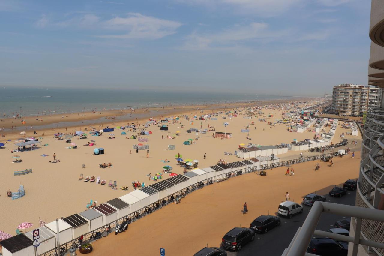 Appartement Met Zeezicht En Verwarmd Zwembad Ostende Kültér fotó