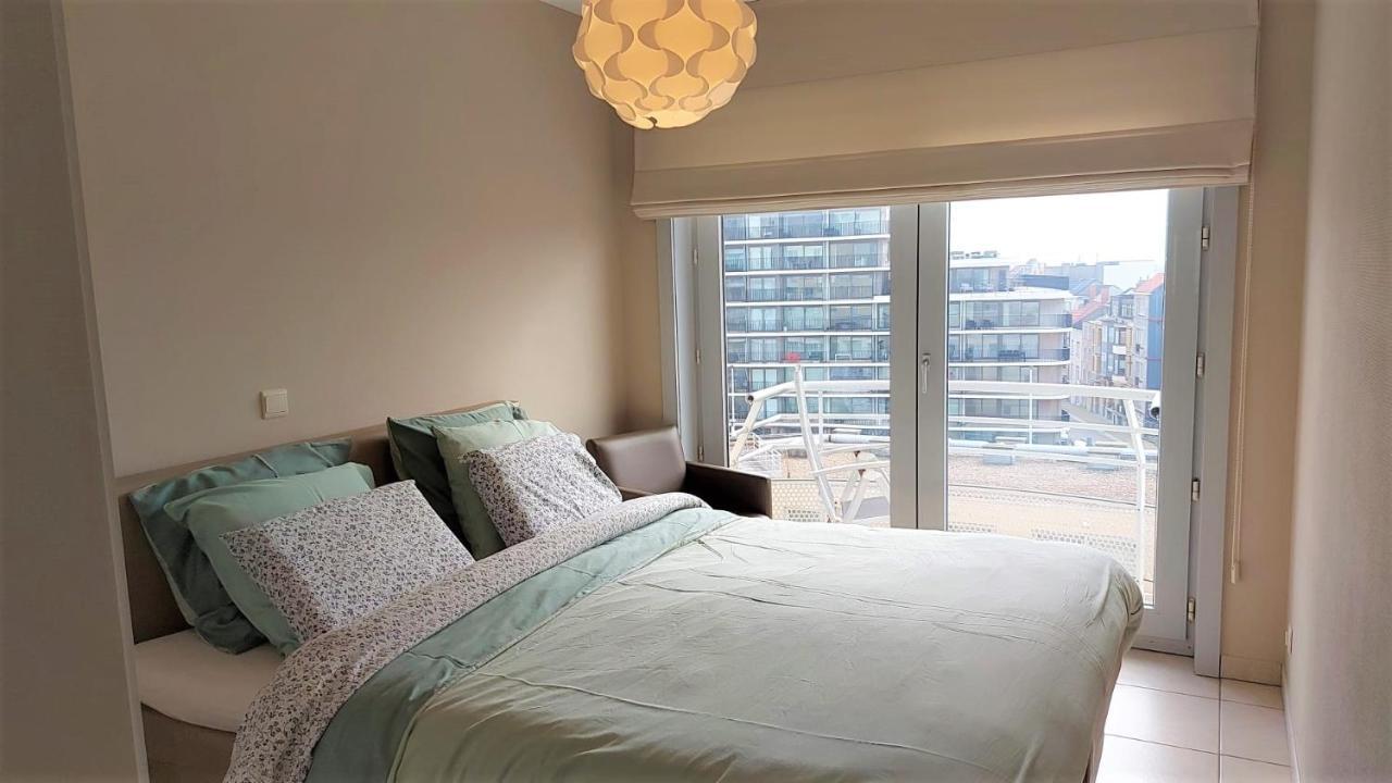 Appartement Met Zeezicht En Verwarmd Zwembad Ostende Kültér fotó