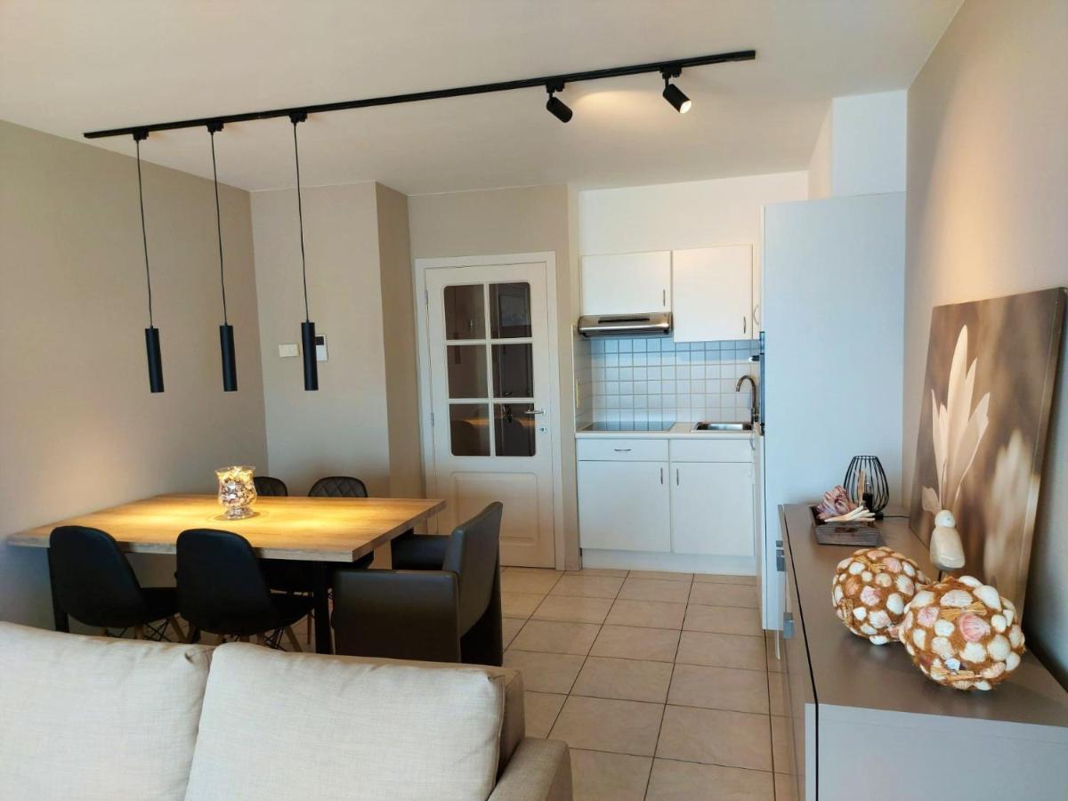 Appartement Met Zeezicht En Verwarmd Zwembad Ostende Kültér fotó