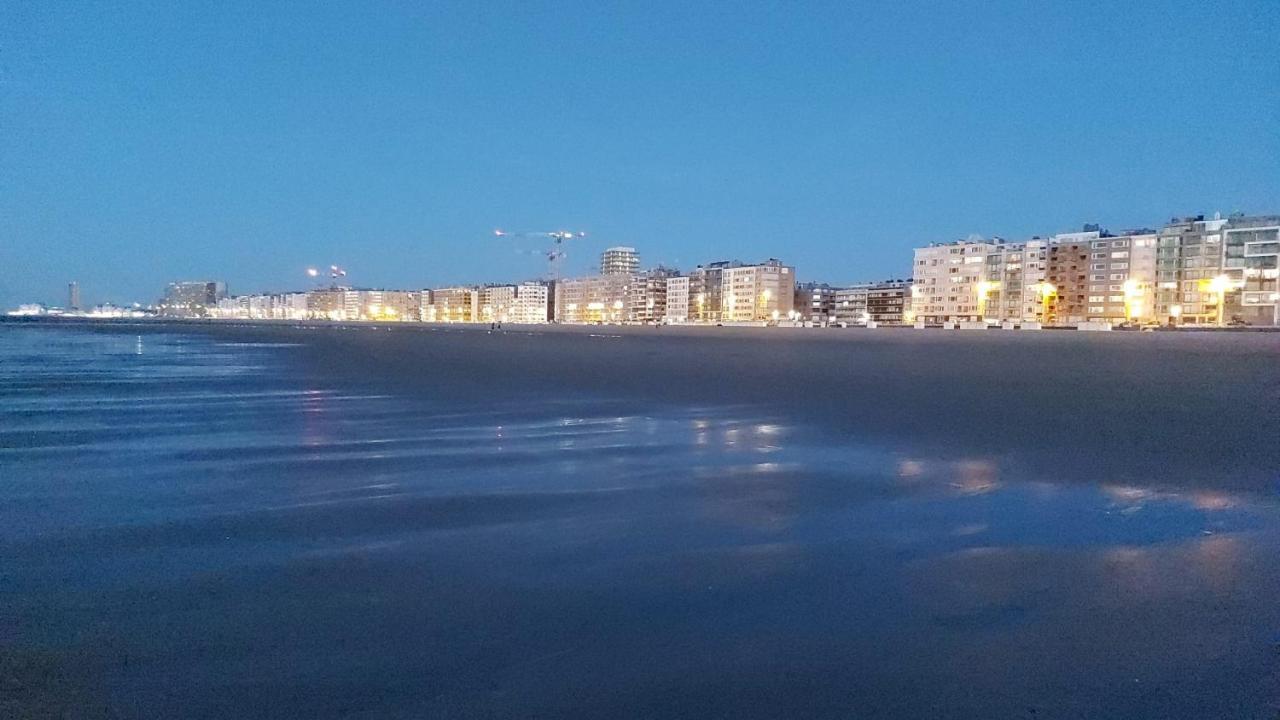 Appartement Met Zeezicht En Verwarmd Zwembad Ostende Kültér fotó