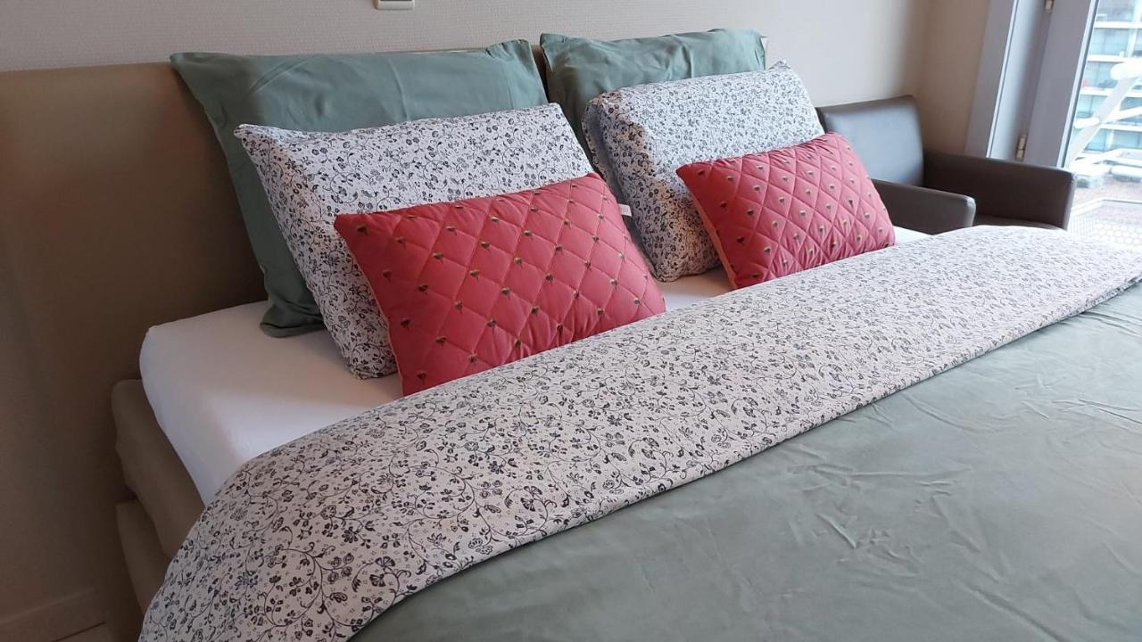 Appartement Met Zeezicht En Verwarmd Zwembad Ostende Kültér fotó