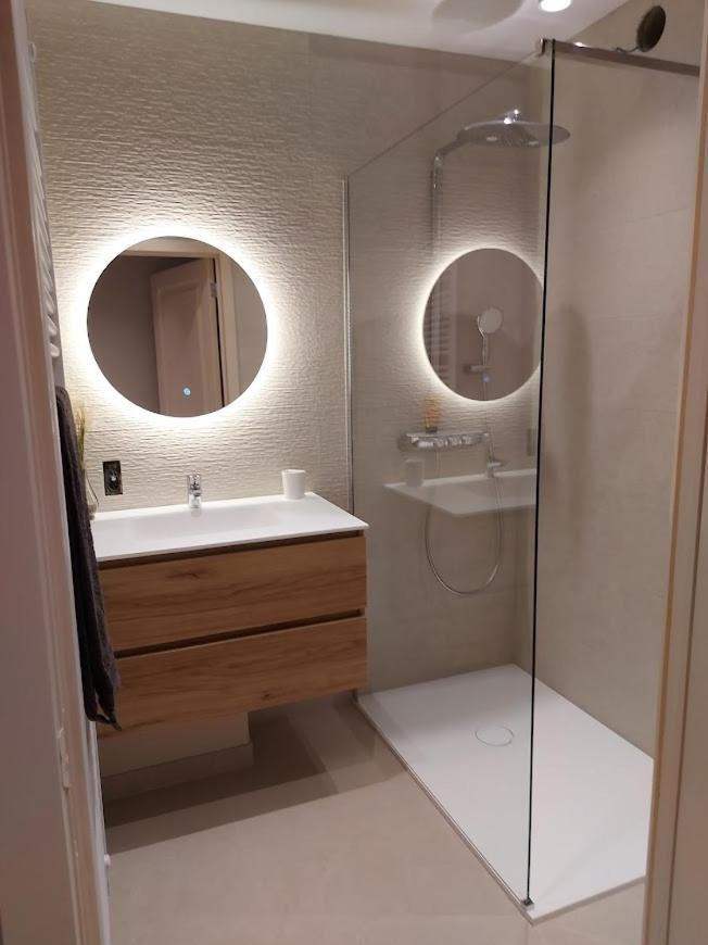 Appartement Met Zeezicht En Verwarmd Zwembad Ostende Kültér fotó