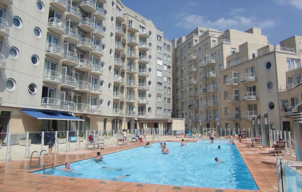 Appartement Met Zeezicht En Verwarmd Zwembad Ostende Kültér fotó